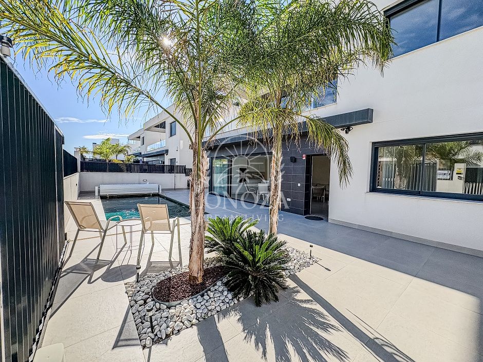 Vrijstaande villa in La Finca Golf, Algorfa