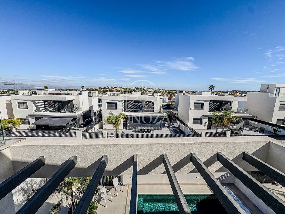 Vrijstaande villa in La Finca Golf, Algorfa