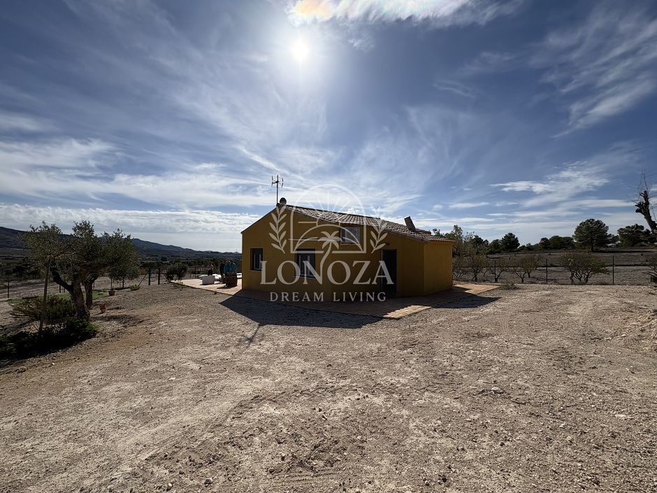 Geweldig landhuis met zwembad in Sax