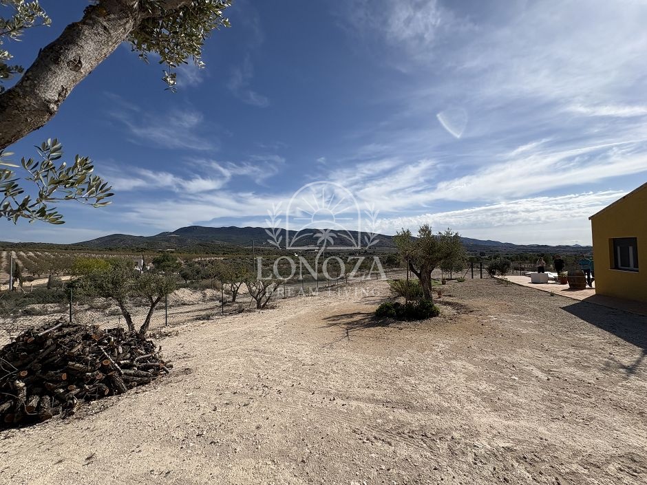 Geweldig landhuis met zwembad in Sax