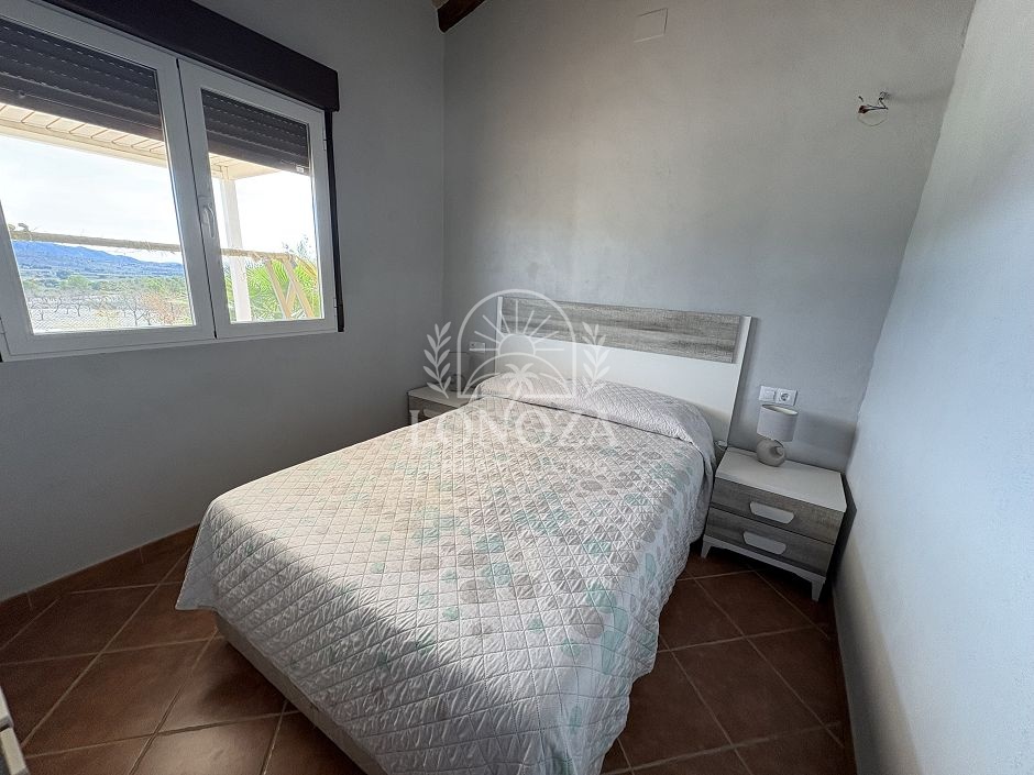 Geweldig landhuis met zwembad in Sax