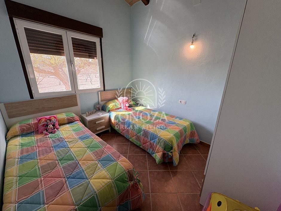 Geweldig landhuis met zwembad in Sax