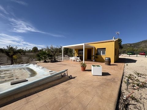 Geweldig landhuis met zwembad in Sax