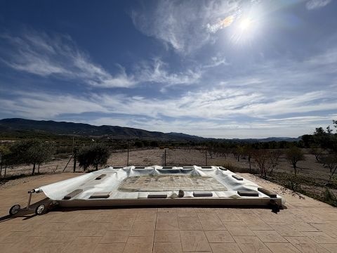 Geweldig landhuis met zwembad in Sax