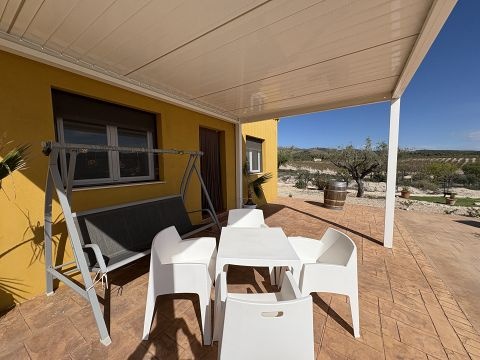 Geweldig landhuis met zwembad in Sax