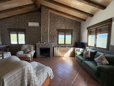 Geweldig landhuis met zwembad in Sax