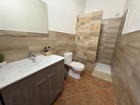 Geweldig landhuis met zwembad in Sax